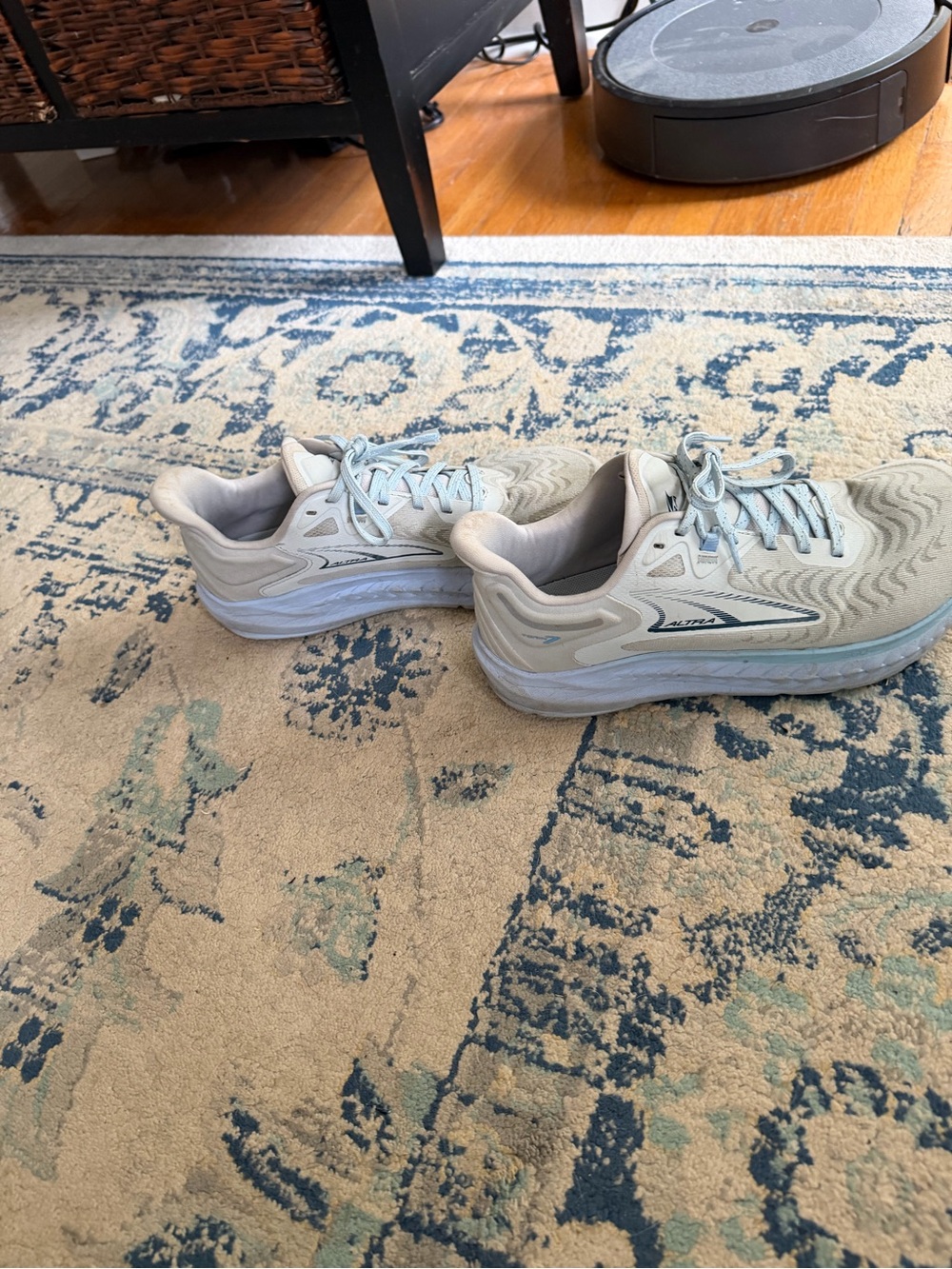 Altra Men's Light Gray and Pale Blue Road Running Shoes